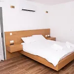 וילה עם בריכה 200 מטר מהים